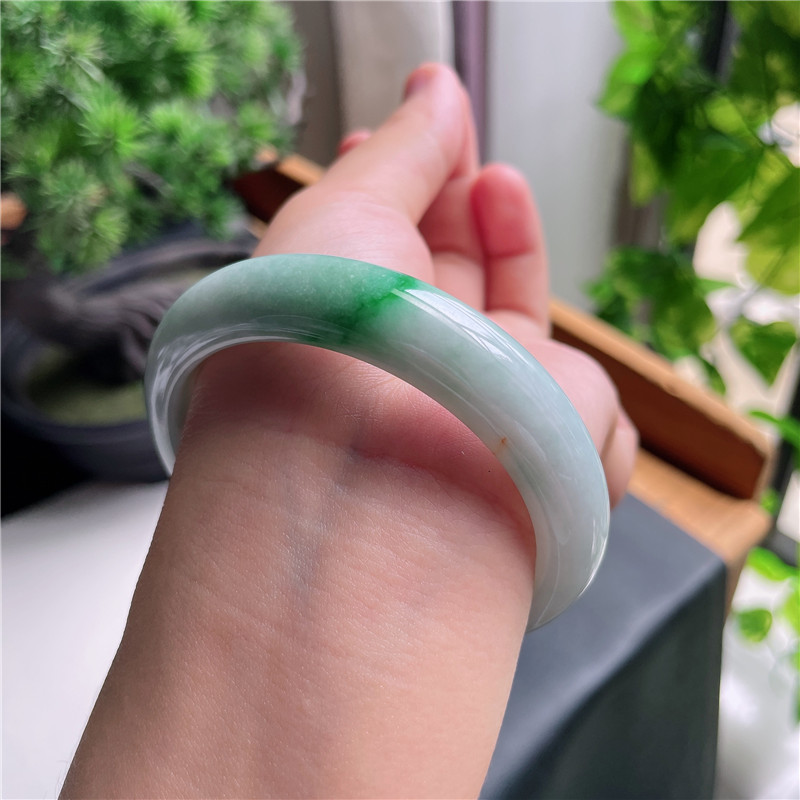 9月新品 鸿玉翡翠55圈口冰糯缅甸翡翠