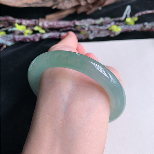 6月新品 鸿玉翡翠55圈口冰糯种晴水绿圆条玉手镯女款正品11H50613