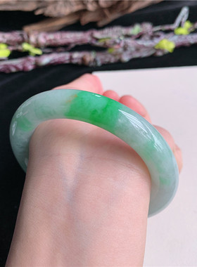 5月新品 鸿玉翡翠56圈口冰糯种飘阳绿圆条玉手镯女款正品7G60516