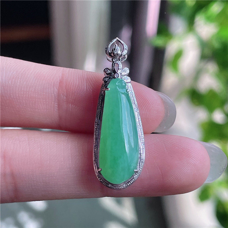 10月新品 鸿玉翡翠18k金镶嵌冰糯种满色满绿福瓜精美吊坠 A881026
