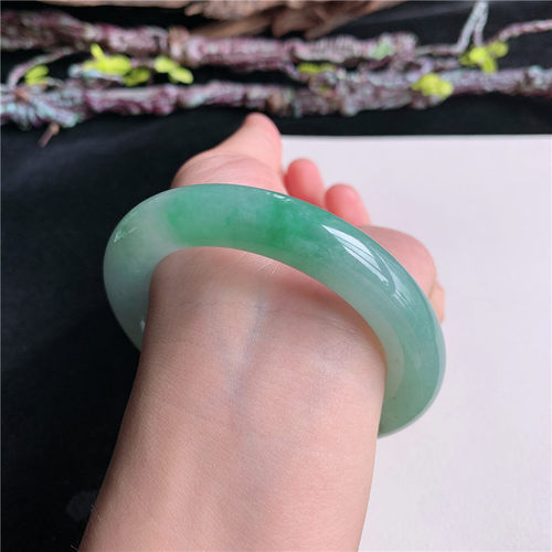 6月新品 鸿玉翡翠56圈口冰糯种飘绿圆条玉手镯女款正品19F70617