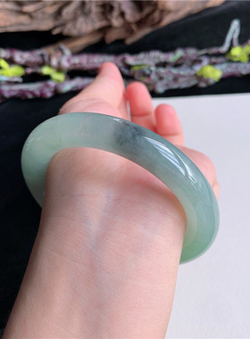7月新品 鸿玉翡翠56圈口冰糯种晴水飘乌鸡圆条玉手镯女款1H50630