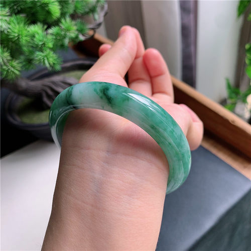 8月新品 鸿玉翡翠59圈口冰糯种飘绿花正圈玉手镯女款正品9W40819