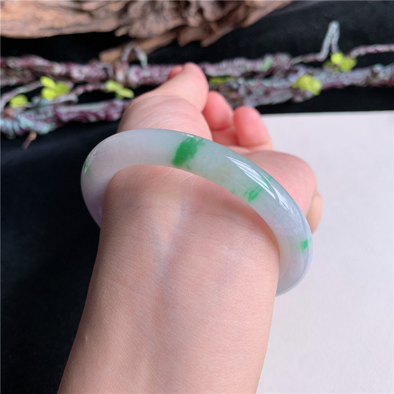 7月新品 鸿玉翡翠54圈口冰糯种飘阳绿花圆条玉手镯女款10Y40718