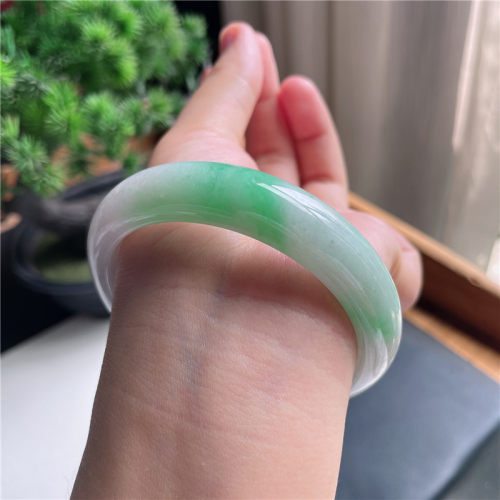 9月新品 鸿玉翡翠58圈口冰种飘阳绿正圈玉手镯女款正品6K80917