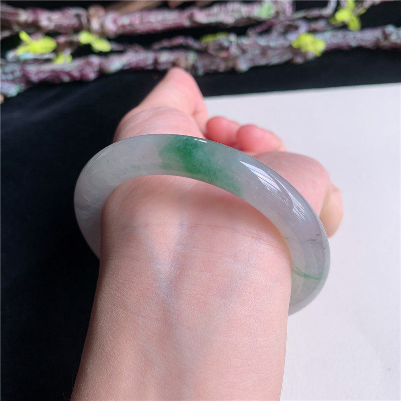 6月新品 鸿玉翡翠55圈口冰糯种飘绿花圆条玉手镯女款正品3D60603