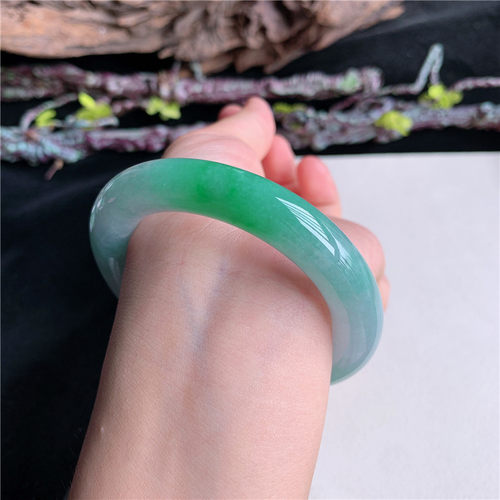 7月新品 鸿玉翡翠53圈口冰糯种飘阳绿圆条玉手镯女款正品11L50716