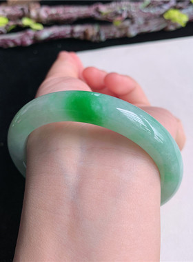5月新品 鸿玉翡翠55圈口冰糯种飘阳绿正圈玉手镯女款正品1U30518