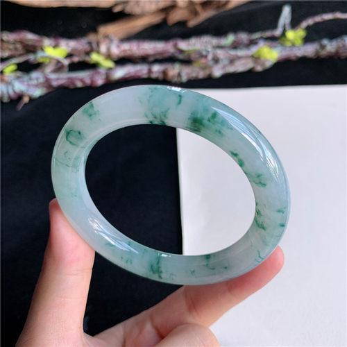 7月新品 鸿玉翡翠54圈口冰糯种飘绿花圆条玉手镯女款正品41F70702