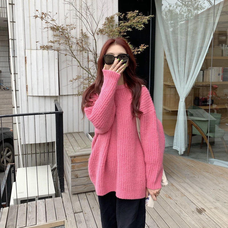 Real price, real shot, loose and lazy sweater