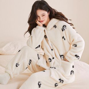 珊瑚绒睡衣可爱短款连帽熊猫印花长袖冬季加厚保暖抗寒家居服套装