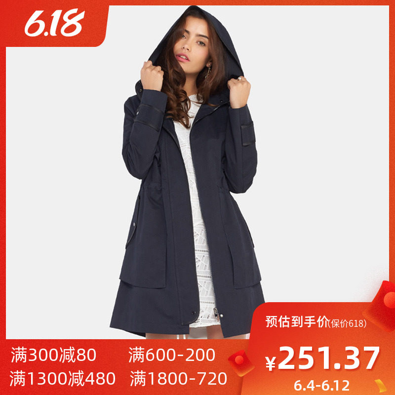 【断码XS】艾格秋季新品女装时尚收腰连帽风衣外套W1053