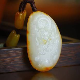 保真新疆和田玉生肖龙吊坠羊脂级籽料原石白玉带红皮龙行天下挂件