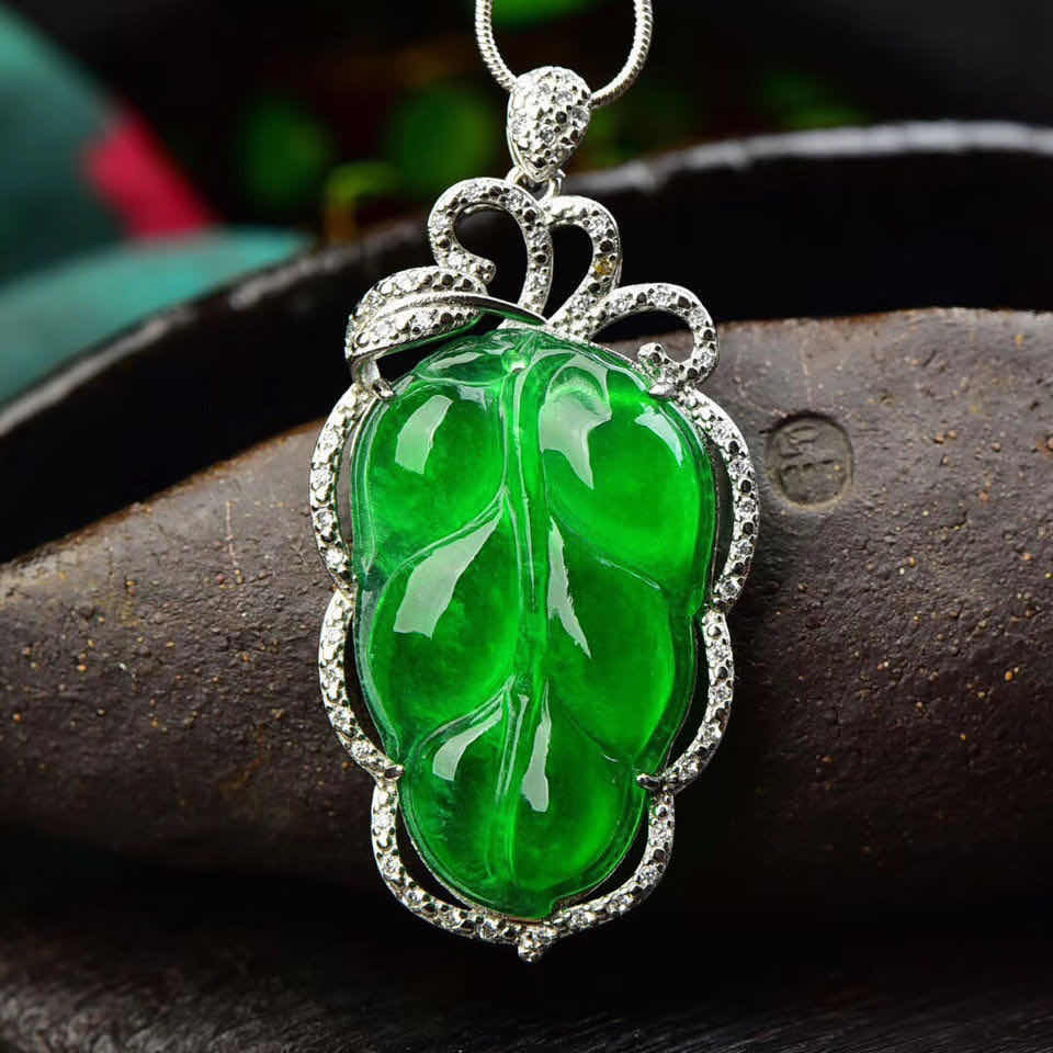 缅甸老坑冰种帝王绿翡翠叶子吊坠925银镶嵌树叶玉石吊坠项链挂件