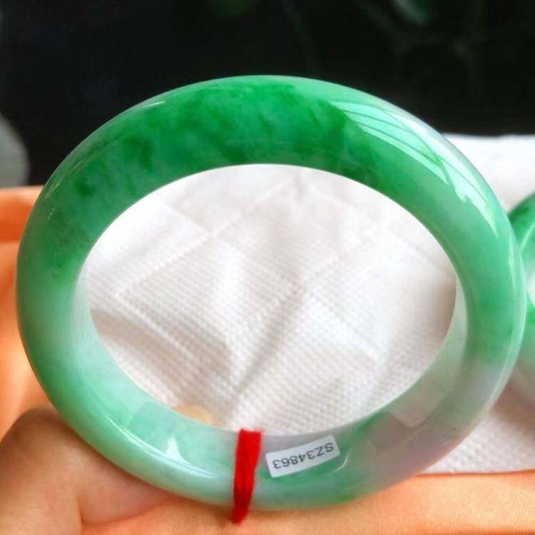 冰糯种冰紫飘阳绿处理翡翠玉镯子