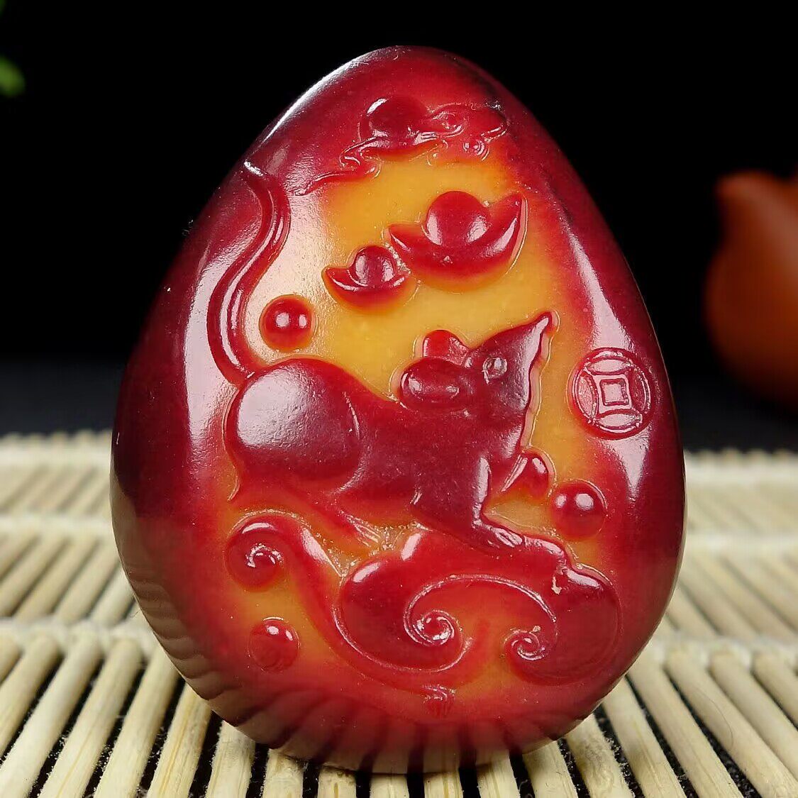 保真新疆和田玉生肖鼠吊坠