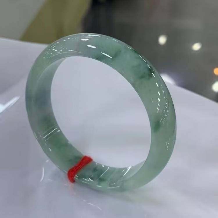 冰糯种飘蓝花处理翡翠玉镯子