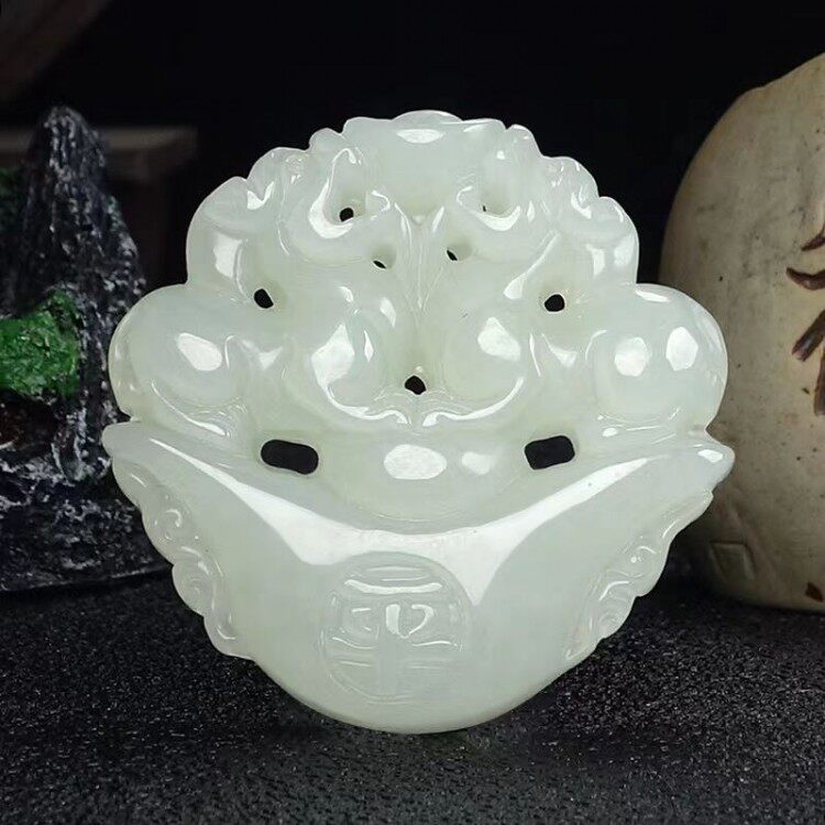 天然新疆和田玉双貔貅吊坠