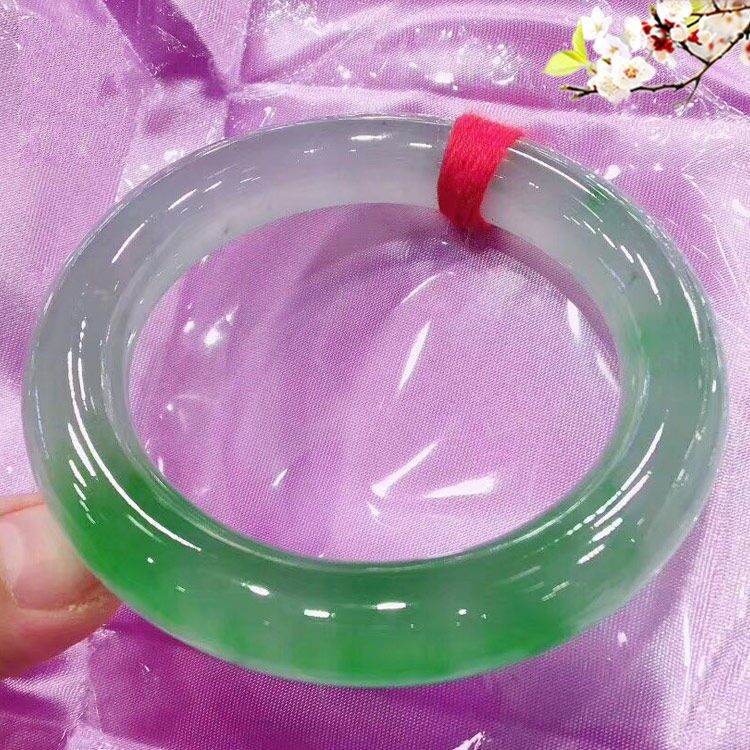 缅甸翡翠手镯玉手镯玉镯女圆条高档冰种飘绿玉镯子阳绿飘花玉手镯