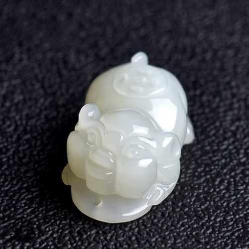 立体挂件发财猪吊坠天然和田玉