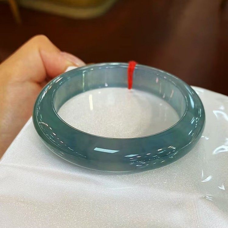 冰糯种油青色翡翠处理玉镯子
