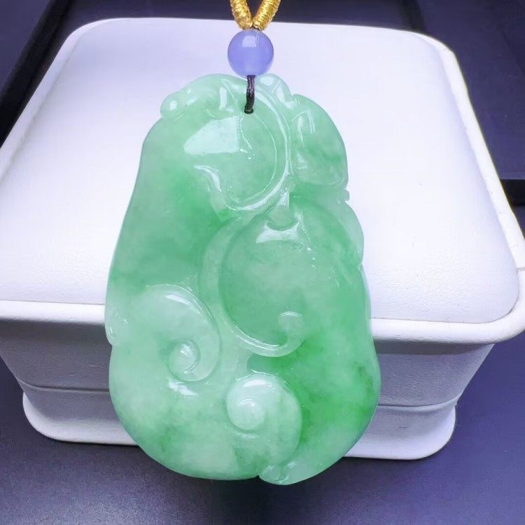 满阳绿豆绿翡翠处理平安如意挂件