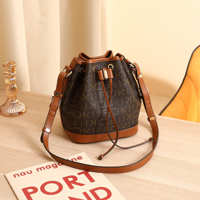 水桶包FOKI菲尚尼2025新款字母商场同款单肩包斜挎休闲PVC女包