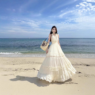 2025泰国云南海边度假v领挂脖连衣裙仙女性感露背荷叶边蛋糕长裙
