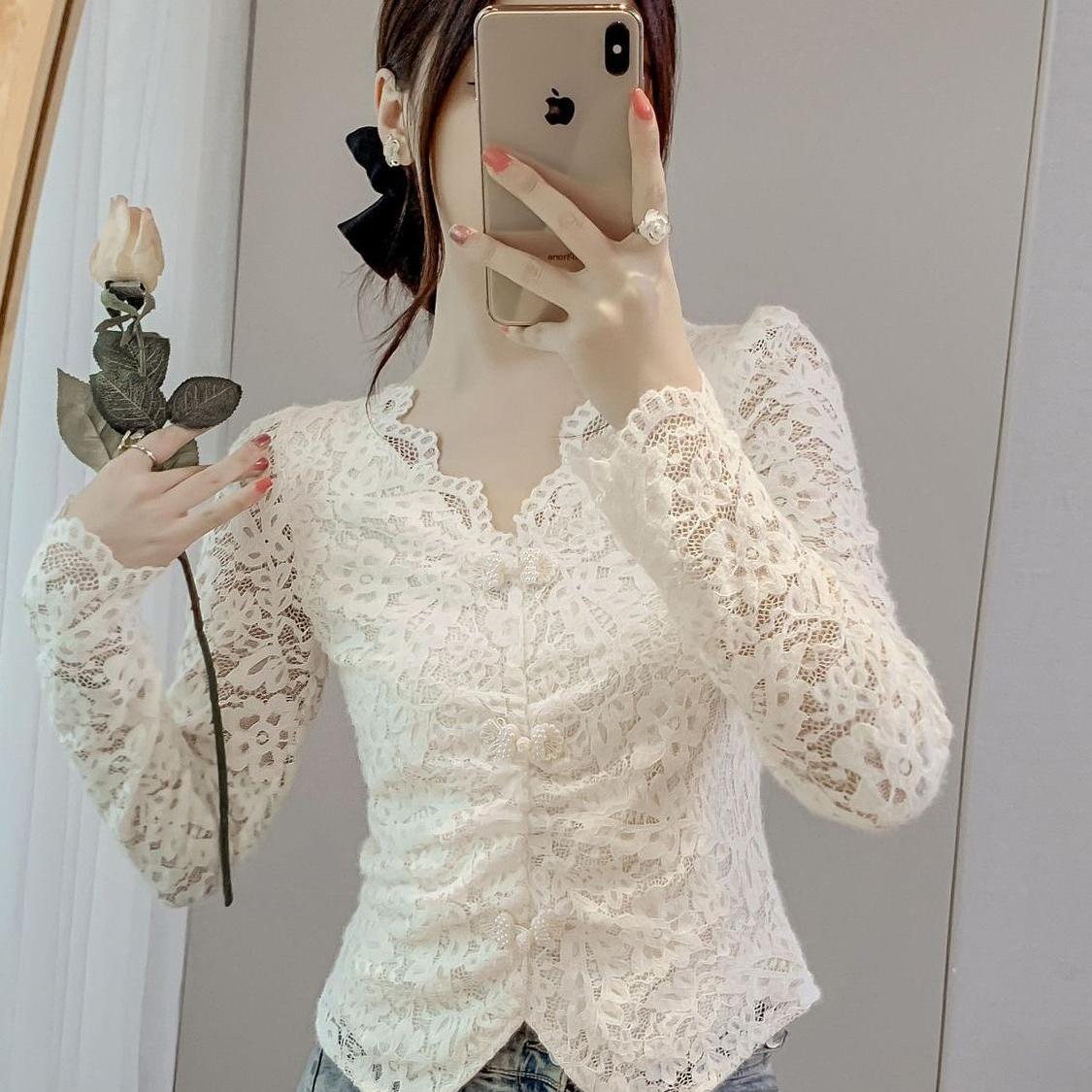 V领内搭气质小衫时尚推荐