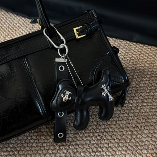 皮质黑皮小狗玩偶独特包包装饰挂件背包书包高级感小众挂饰配饰