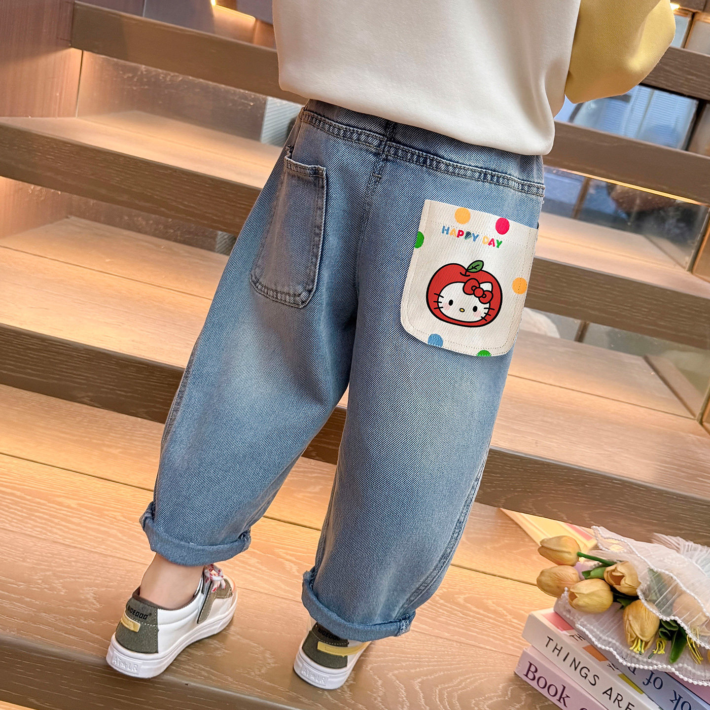 女童洋气宽松牛仔裤春秋季2026新款女宝宝卡通图秋装儿童休闲裤子