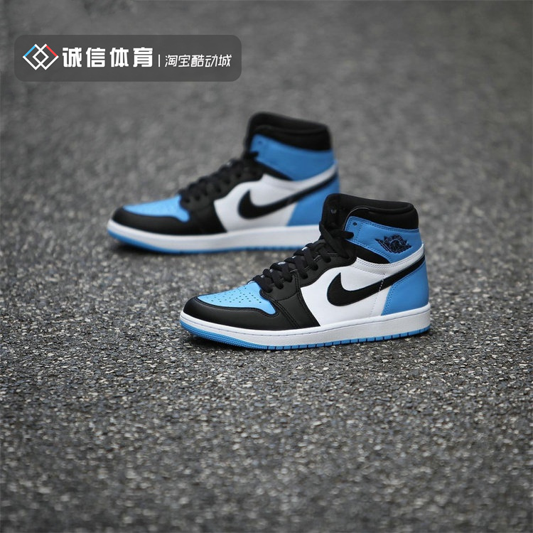 耐克白色二次元男女篮球鞋