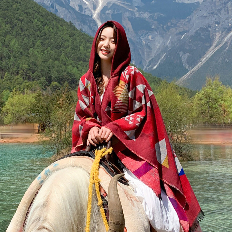 新疆西藏民族风披肩女保暖红色围巾秋冬云南旅游穿搭连帽斗篷披风