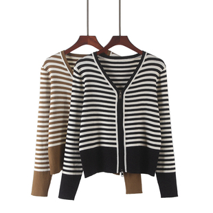 春季新款洋气黑白条纹V领双拉链细羊毛针织开衫显瘦短款毛衣外套