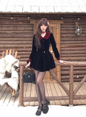 法式复古黑色丝绒连衣裙女秋冬气质拼接小黑裙HY0176