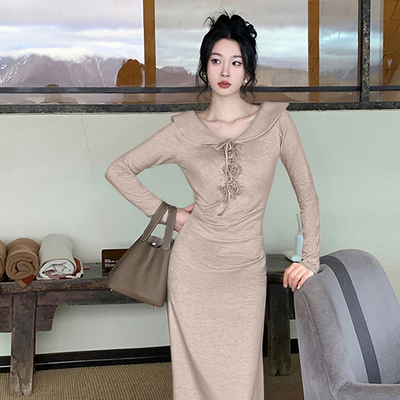 荷叶边收腰修身连衣裙女2025冬季新款小翻领收腰长裙D4176