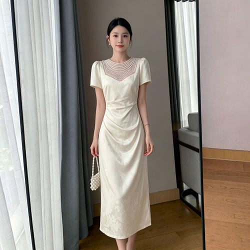 2026夏季新款女温柔轻奢风高级感修身显瘦优雅气质连衣裙 D8450