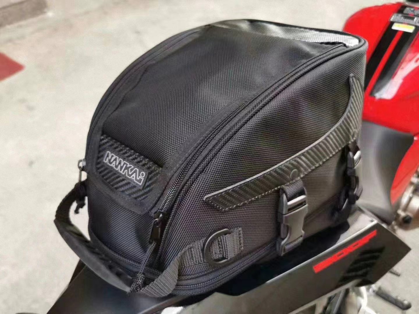 摩托车机车后座尾包防水包复古跑车街车拉力踏板防雨骑士包摩旅包