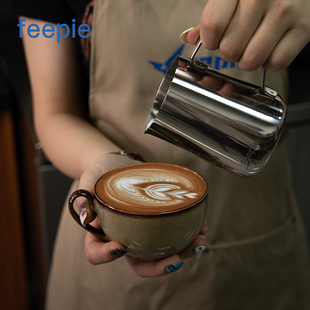 feepie尖嘴刻度拉花缸304不锈钢奶泡杯花式 咖啡打奶缸压纹拉花杯