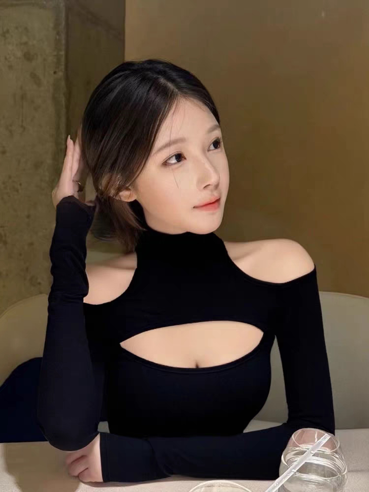 黑色气质绝美性感镂空显身材长袖秋季轻奢纯欲露肩收腰辣妹风上衣