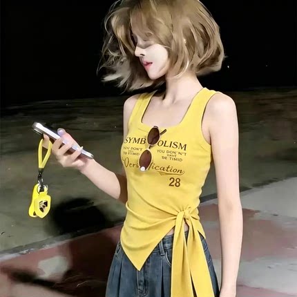 绝美黄色吊带背心女外穿夏季不规则绑带新款无袖字母印花t恤上衣