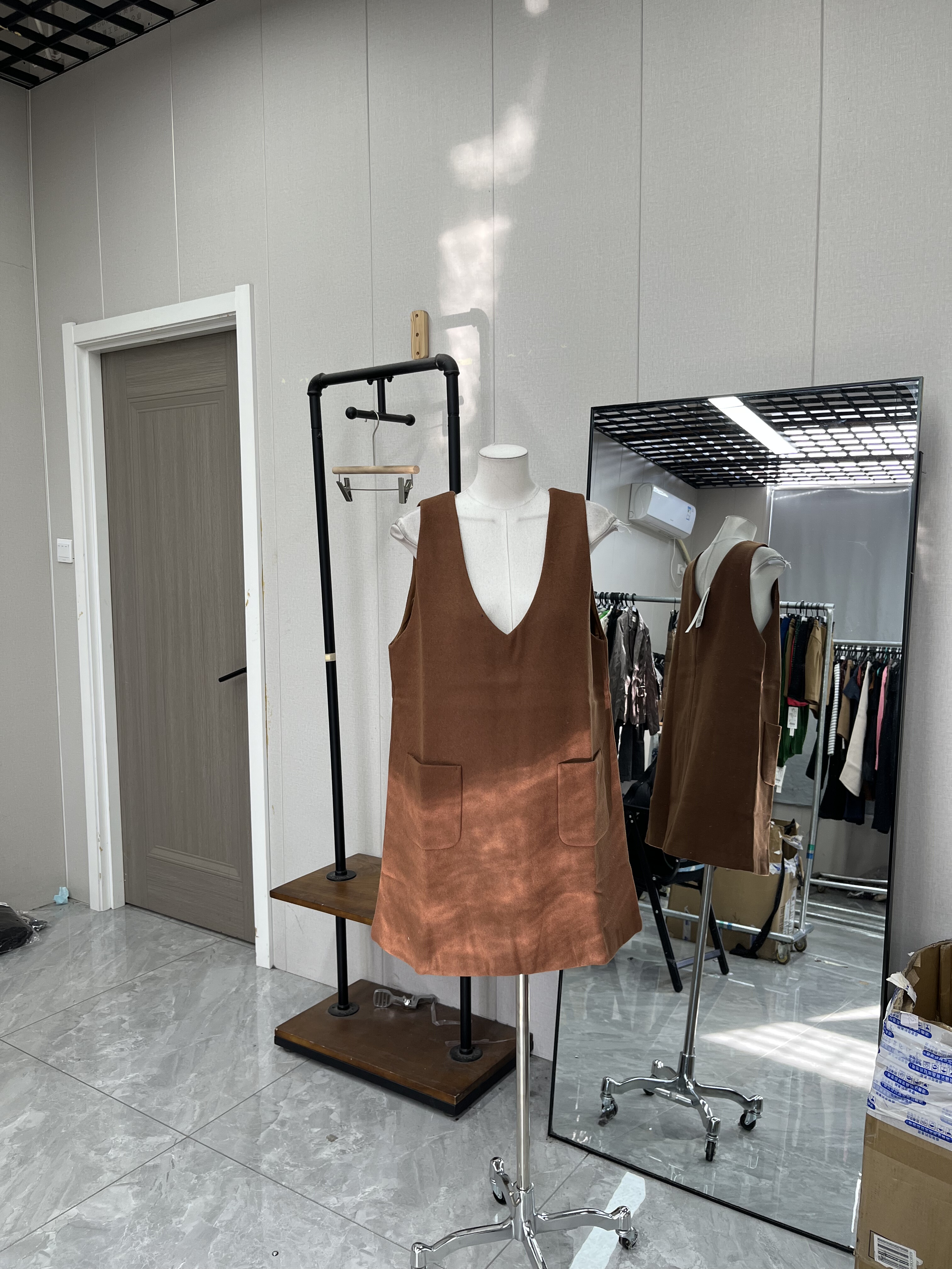 高品质呢料背心宽松款连衣裙时尚复古卡其色甜美减龄款,女装/女士精品,上衣,淘宝优惠券,粉丝福利购,淘宝优惠卷