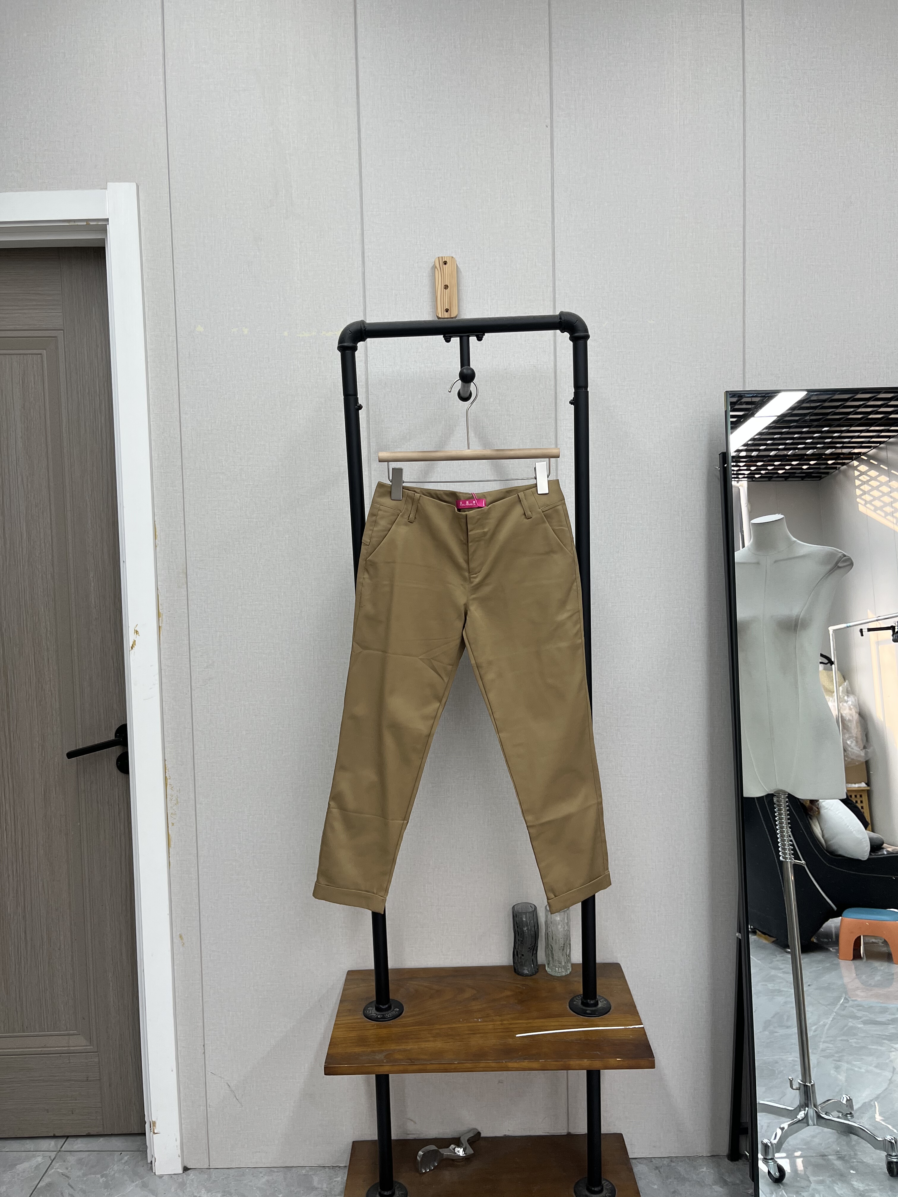 卡其色休闲裤春夏轻薄款七分裤百搭休闲气质通勤款