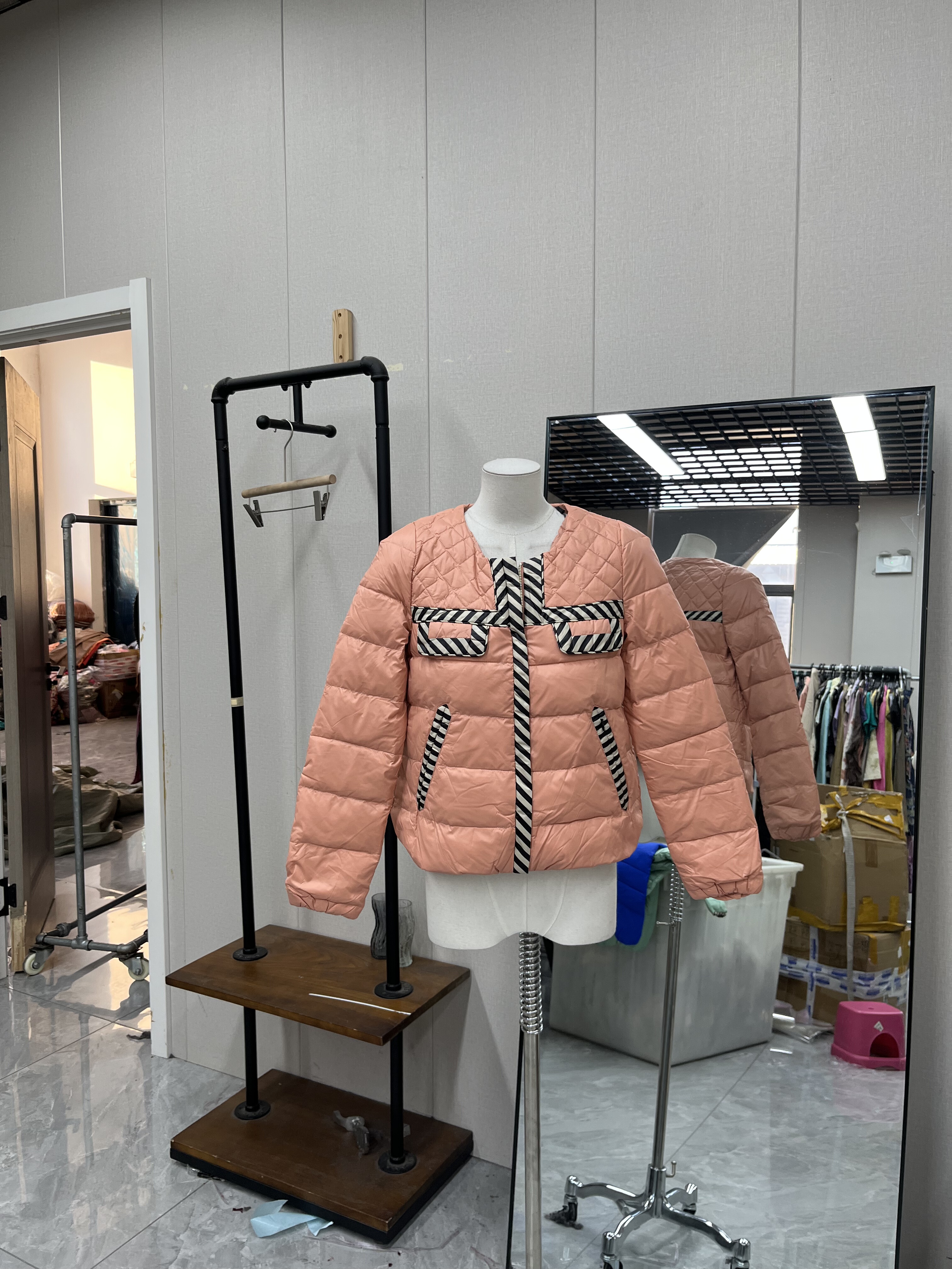 高品质轻薄羽绒服秋冬款甜美粉嫩可爱百搭保暖舒适款