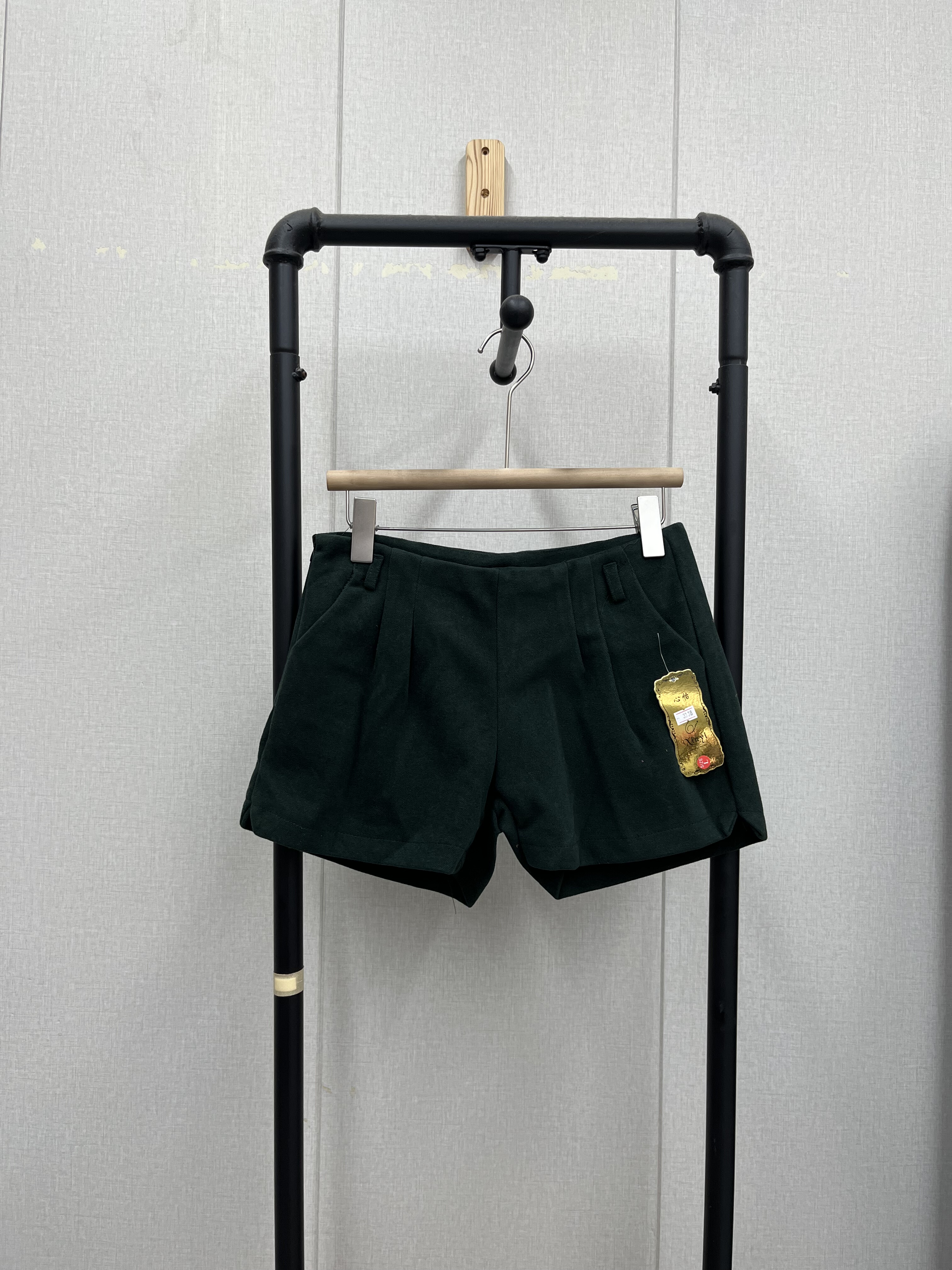 复古深绿色中低腰呢料短裤阔腿设计百搭秋冬靴裤款