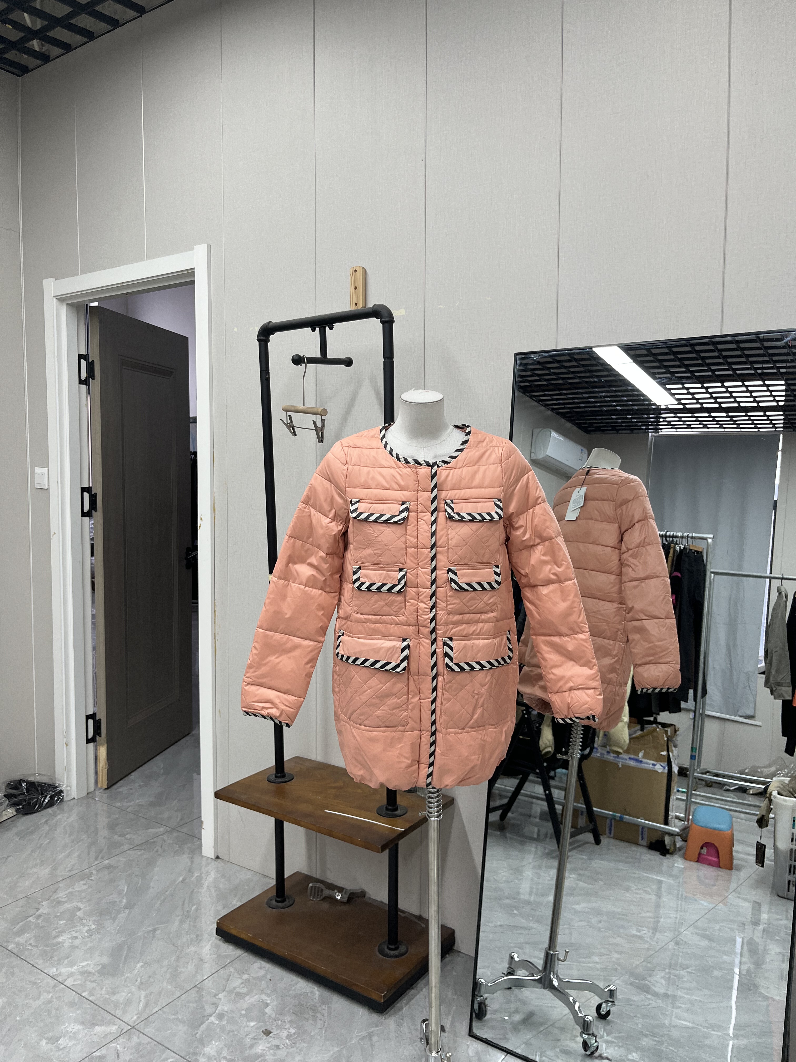 高品质羽绒服中长款大口袋装饰保暖圆领轻薄款可爱