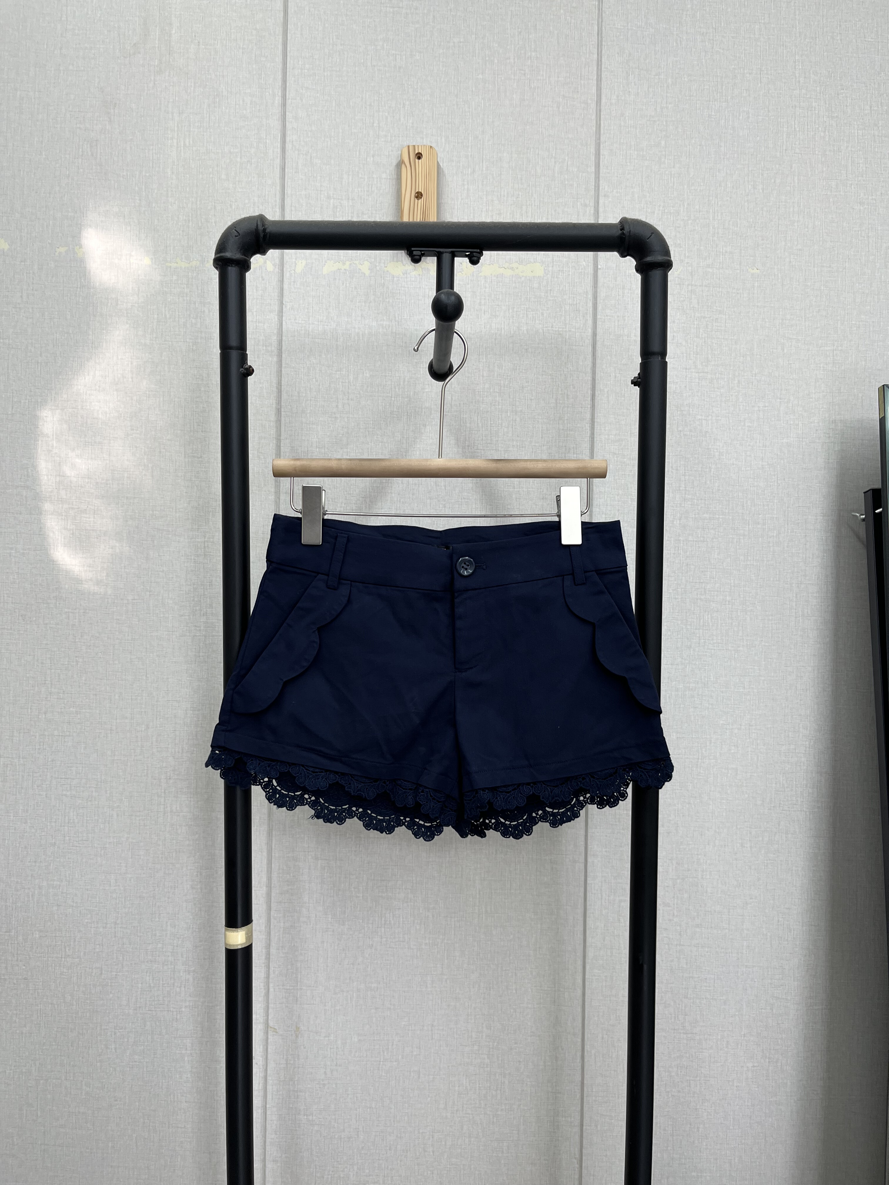 复古藏青色夏季短裤蕾丝边拼接复古低腰辣妹显瘦