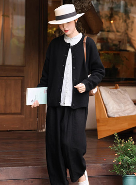 2025秋冬自然系秋冬简约复古花型黑色全羊毛开襟针织毛衣女