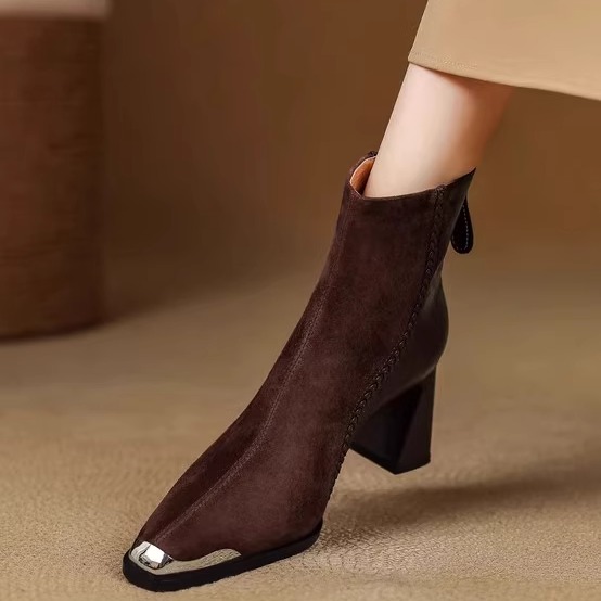 复古~个性真皮羊翻皮短靴女单靴金属包头铁头粗高跟拼色短靴百搭