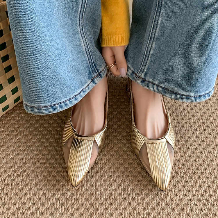 简约风真皮尖头包头凉鞋女平跟一字扣带高级感软底不累脚夏天新品